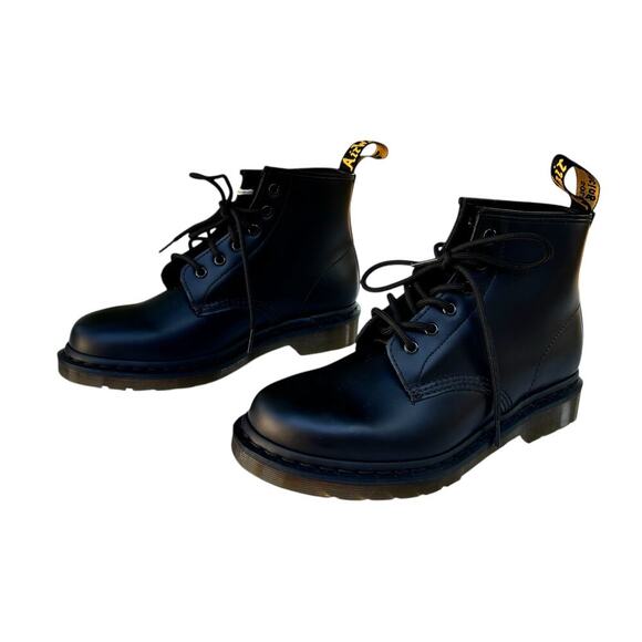 NWT Dr. Marten 1460 Smooth Leather Lace Up Boots Women Size 9 Men Sz 8 - Picture 3 of 9